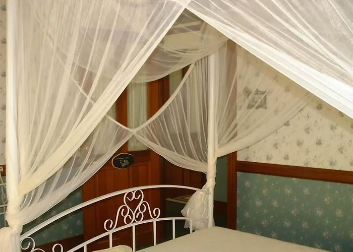 Riviera Bed & Breakfast